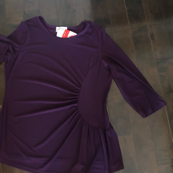 Beautiful purple top - Picture 5 of 6